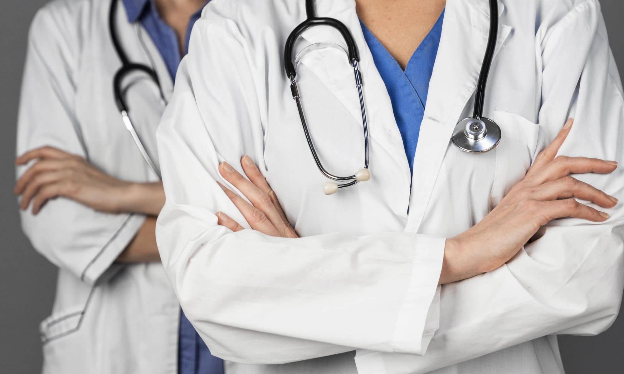 1-inicio-medicos-clinicas-muchos-pacientes-hierro-digital
