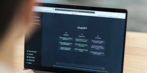 Aprende a posicionar tu clínica en las respuestas de ChatGPT. Construye autoridad digital y atrae pacientes con la estrategia de MUCHOSPACIENTES